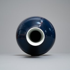 A Chinese monochrome 'sacrifical blue' bottle vase, Qianlong mark and of the period — photo 5