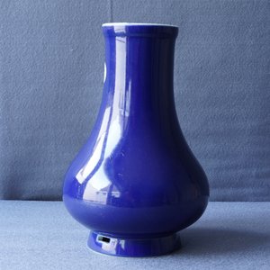 A Chinese monochrome 'sacrifical blue' pear-shaped vase, Yongzheng mark and of the period — 照片 18