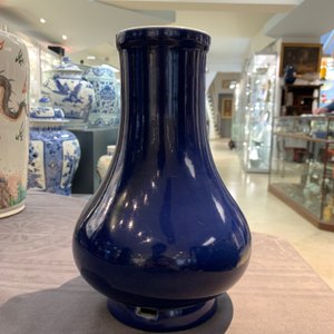 A Chinese monochrome 'sacrifical blue' pear-shaped vase, Yongzheng mark and of the period — 照片 22
