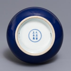 A Chinese monochrome 'sacrifical blue' pear-shaped vase, Yongzheng mark and of the period — 照片 5