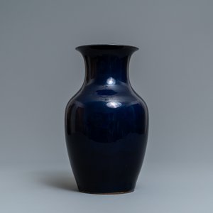 A Chinese monochrome 'sacrificial blue' vase, Qianlong — 照片 4