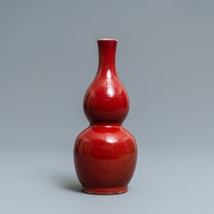 A Chinese monochrome sang-de-boeuf double gourd vase, Qianlong mark, 19/20th C. — 照片 2