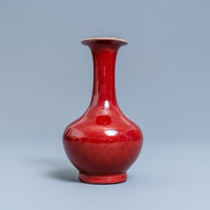 A Chinese monochrome sang de boeuf-glazed bottle vase, 19th C. — 照片 1