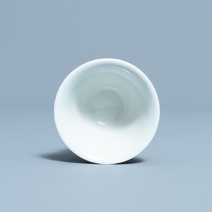 A Chinese monochrome sang de boeuf-glazed wine cup, 19/20th C. — photo 6