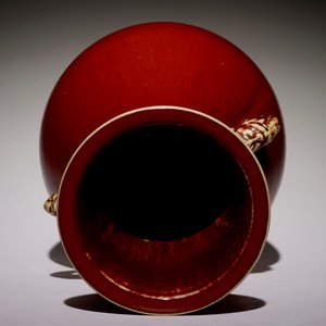 A Chinese monochrome sang-de-boeuf-glazed yuhuchunping vase, 18/19th C. — 照片 5