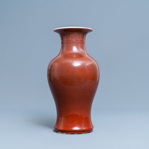 A Chinese monochrome sang de boeuf vase, 19th C. — photo 1