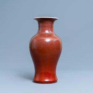 A Chinese monochrome sang de boeuf vase, 19th C. — photo 3