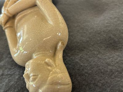 A Chinese monochrome soft paste sculpture of Adam, Kangxi — 照片 1