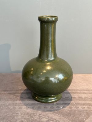 A Chinese monochrome teadust-glazed bottle vase, Qianlong mark and of the period — photo 1