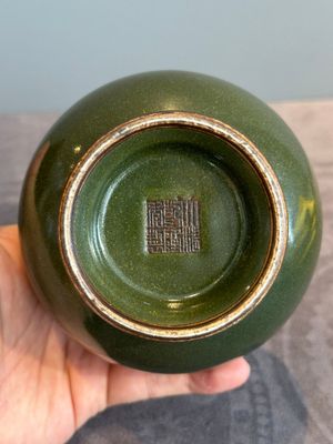 A Chinese monochrome teadust-glazed bottle vase, Qianlong mark and of the period — photo 9