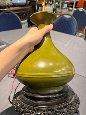 A Chinese monochrome teadust-glazed vase mounted as a lamp, 18/19th C. — photo 17