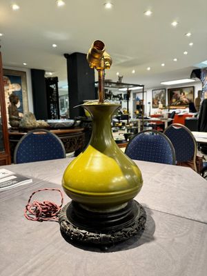 A Chinese monochrome teadust-glazed vase mounted as a lamp, 18/19th C. — photo 8