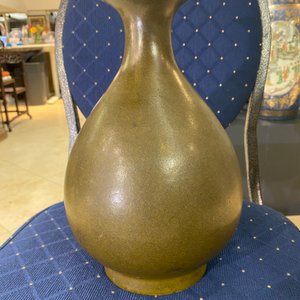 A Chinese monochrome teadust-glazed 'yuhuchunping' vase, Guangxu mark and of the period — 照片 11
