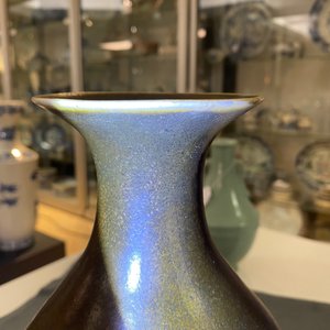 A Chinese monochrome teadust-glazed 'yuhuchunping' vase, Guangxu mark and of the period — 照片 9