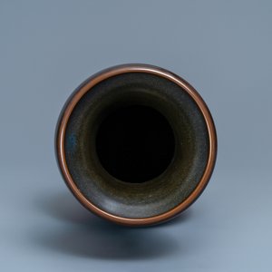 A Chinese monochrome teadust vase, Yongzheng mark, 19th C. — photo 6