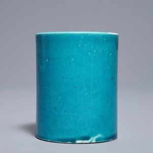 A Chinese monochrome turquoise-glazed brush pot and a plate, Kangxi — 照片 7