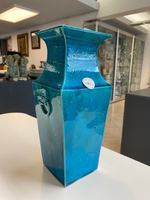 A Chinese monochrome turquoise-glazed square vase, Kangxi — photo 2
