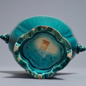 A Chinese monochrome turquoise-glazed vase on stand, 18th C. — photo 5