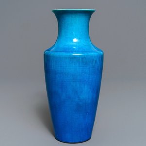 A Chinese monochrome turquoise rouleau vase, 18/19th C. — photo 1