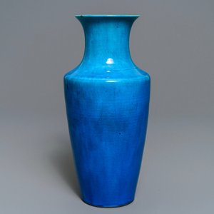 A Chinese monochrome turquoise rouleau vase, 18/19th C. — photo 3