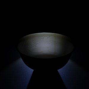 A Chinese monochrome white-glazed anhua-decorated 'dragon' bowl, Yongzheng mark and of the period — 照片 9