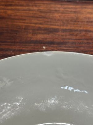 A Chinese monochrome white-glazed anhua 'dragon' plate, 18th C. — 照片 12