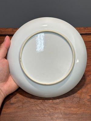 A Chinese monochrome white-glazed anhua 'dragon' plate, 18th C. — 照片 4