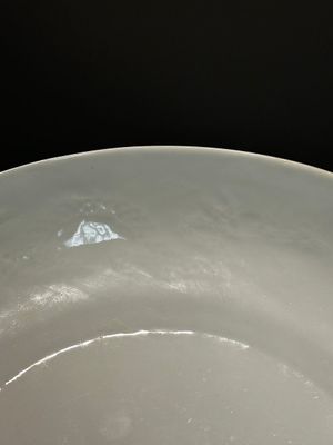 A Chinese monochrome white-glazed anhua 'dragon' plate, 18th C. — 照片 8