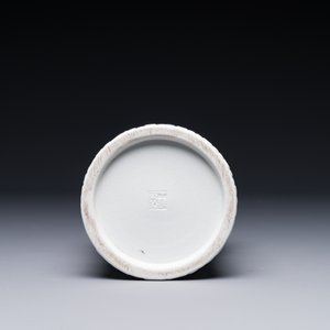 A Chinese monochrome white-glazed biscuit brush pot, signed Wang Bingrong 王炳榮, 19/20th C. — 照片 7