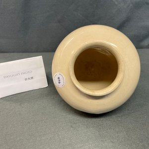 A Chinese monochrome white-glazed jar, Tang — photo 11