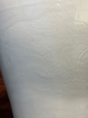 A Chinese monochrome white-glazed 'meiping' vase with anhua dragon design, 19th C. — photo 10