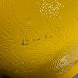 A Chinese monochrome yellow vase with underglaze dragon design, Zai Fu Tang Zhi mark, 19th C. — 照片 13