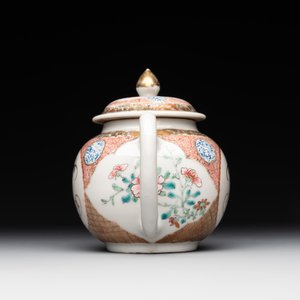 A Chinese monogrammed famille rose teapot with floral design, Yongzheng/Qianlong — 照片 4