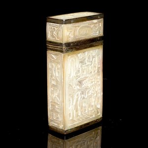 A Chinese mother of pearl cigarette box with relief design, 19th C. — photo 1
