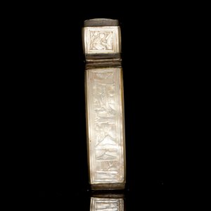 A Chinese mother of pearl cigarette box with relief design, 19th C. — photo 3