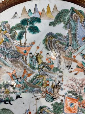 A Chinese mother-of-pearl-inlaid hongmu table with a circular Canton famille verte 'warriors on horseback' plaque, 19th C. — photo 4