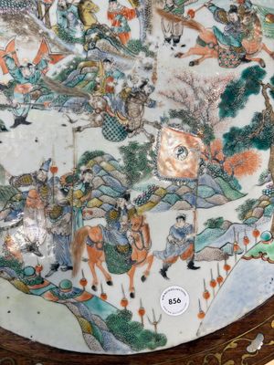A Chinese mother-of-pearl-inlaid hongmu table with a circular Canton famille verte 'warriors on horseback' plaque, 19th C. — photo 8