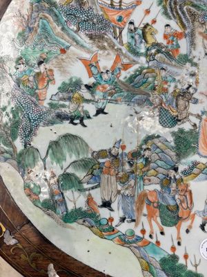 A Chinese mother-of-pearl-inlaid hongmu table with a circular Canton famille verte 'warriors on horseback' plaque, 19th C. — photo 9