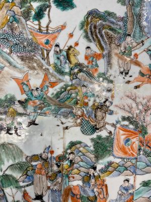 A Chinese mother-of-pearl-inlaid hongmu table with a circular Canton famille verte 'warriors on horseback' plaque, 19th C. — photo 10