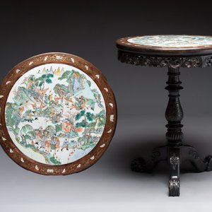 A Chinese mother-of-pearl-inlaid hongmu table with a circular Canton famille verte 'warriors on horseback' plaque, 19th C. — photo 1