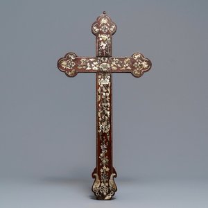 A Chinese mother-of-pearl-inlaid wooden apostle cross, prob. Macau, 18/19th C. — photo 1