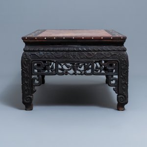 A Chinese mother-of-pearl-inlaid wooden low side table with marble top, 19th C. — photo 5