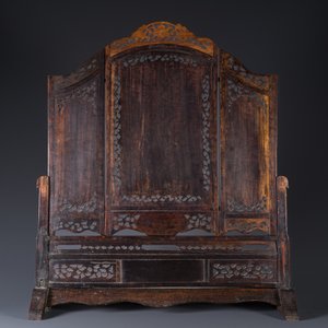 A Chinese mother-of-pearl-inlaid wooden 'Romance of the Three Kingdoms' screen, 19th C. — photo 2