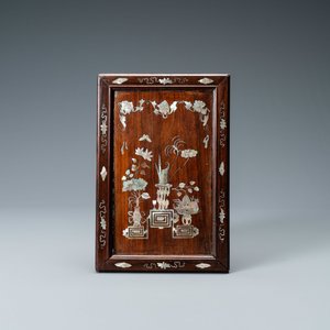 A Chinese mother-of-pearl-inlaid wooden table screen, 19th C. — photo 7