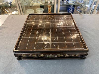 A Chinese mother-of-pearl-inlaid wooden Xiangqi chess board, 19th C. — photo 1