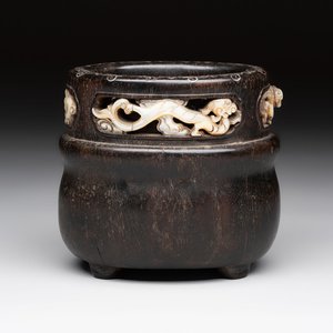 A Chinese mother-of-pearl-inlaid zitan bitong with chilong design, 18th C. — photo 1
