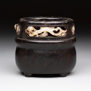 A Chinese mother-of-pearl-inlaid zitan bitong with chilong design, 18th C. — photo 3