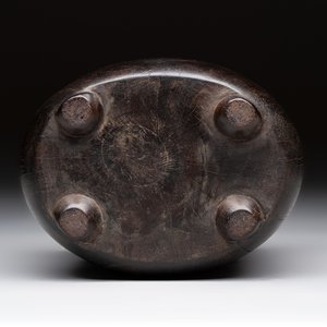 A Chinese mother-of-pearl-inlaid zitan bitong with chilong design, 18th C. — photo 6