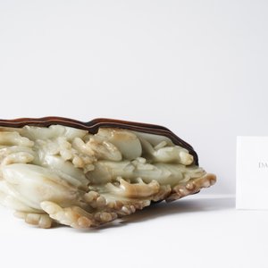 A Chinese mottled celadon and brown jade 'Eight horses of Mu Wang' carving, Qing — 照片 9
