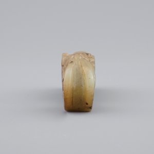 A Chinese mottled jade belt hook, 20th C. — photo 2